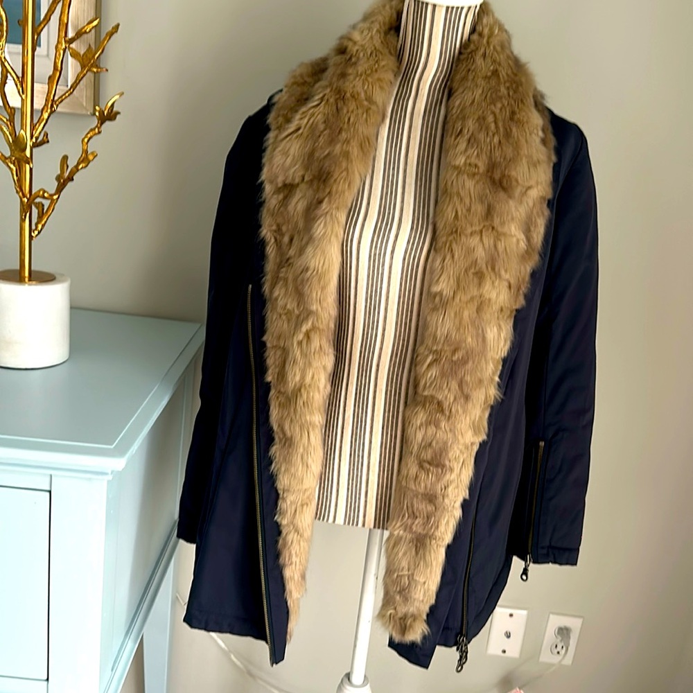 Halston Hertiage medium navy winter coat , lined with faux fur